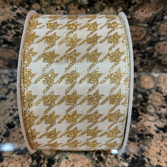 Christmas wired ribbon rolls 6 total NWOT price is firm - Picture 5 of 10